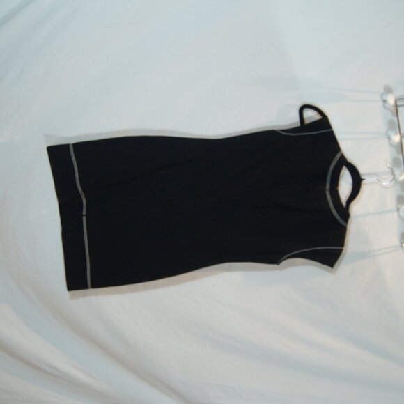 Theory | Embroidered Shift Dress in Admiral Crepe | Size 2 - Picture 4 of 8